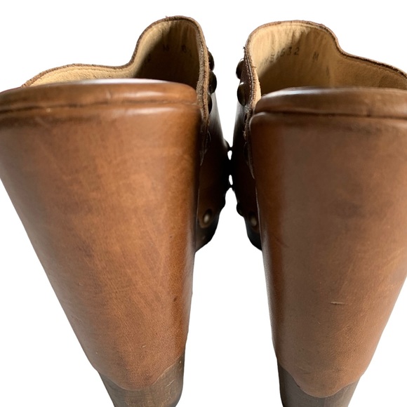 Stuart Weizmann Brown Leather Platform Studded Clogs . - Picture 2 of 12